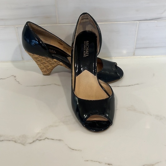 Michael Kors Patent Leather Peep Toe Woven Wedge Heel Shoes - Picture 2 of 12